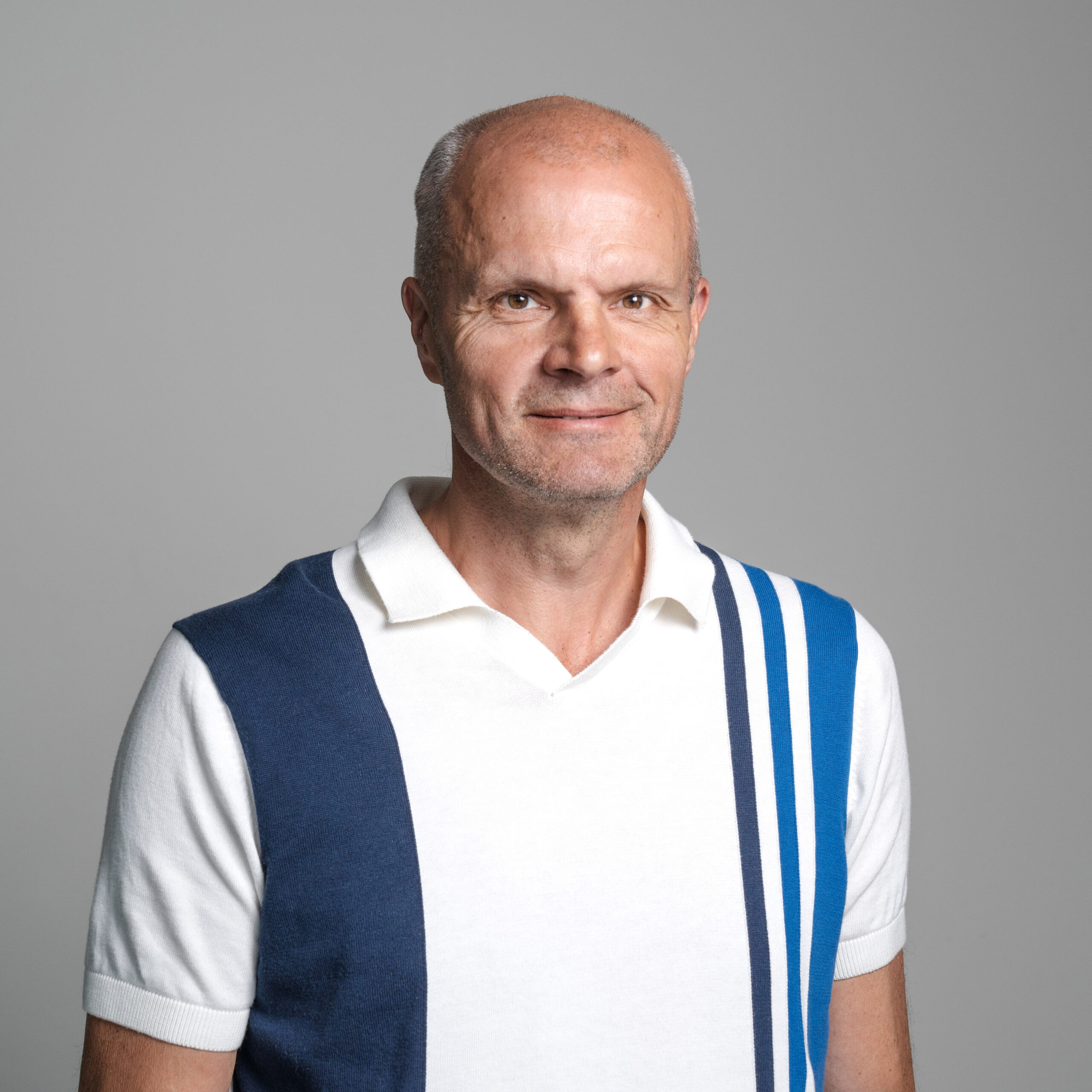 Nærbilde av mann. Foto
